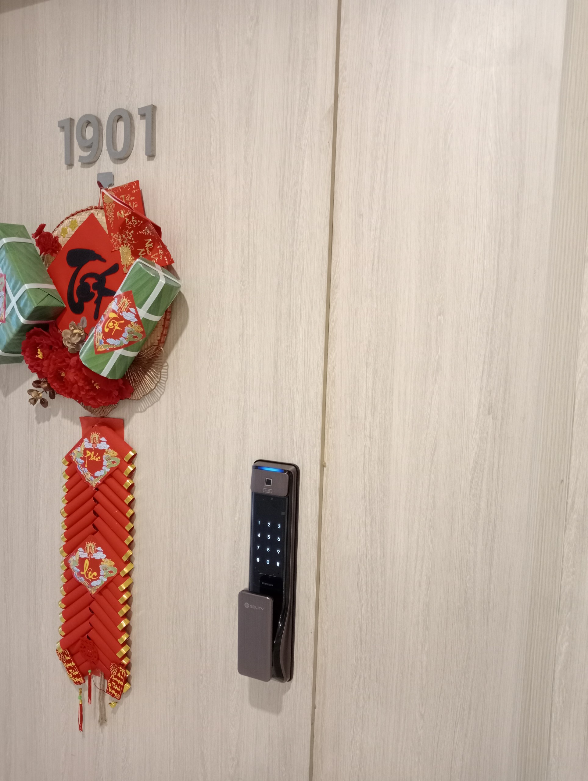 Căn hộ chung cư tại Long Biên rất phù hợp cho các thiết kế tay nắm Push-Pull hiện đại, các mẫu khóa với thân ruột sâu đến từ Samsung, Solity Hàn Quốc